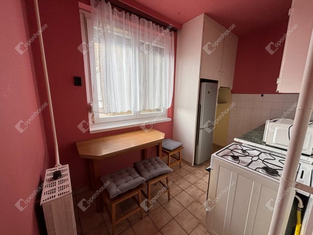 Eladó panellakás, Győrött 46.9 M Ft, 2 szobás