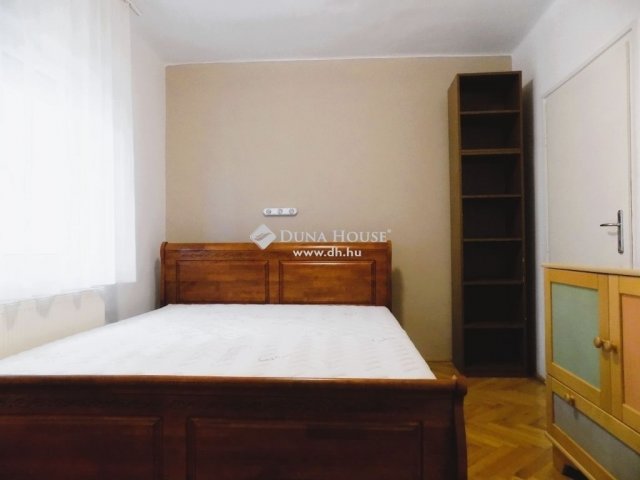 Eladó téglalakás, Debrecenben 85 M Ft, 3 szobás