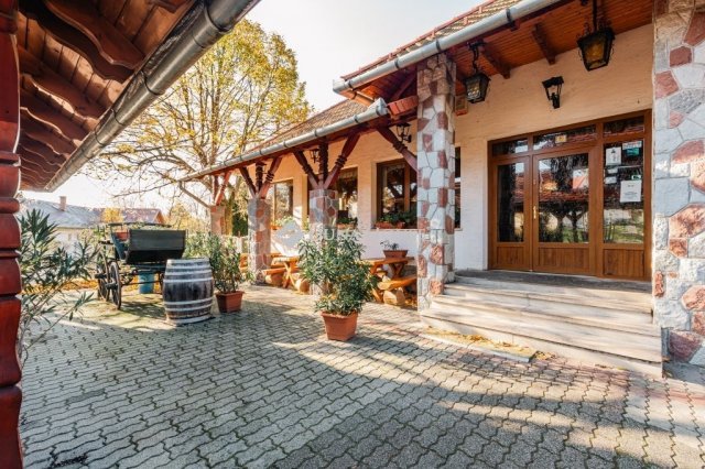 Eladó üzlethelyiség, Pilisszentkereszten 280 M Ft