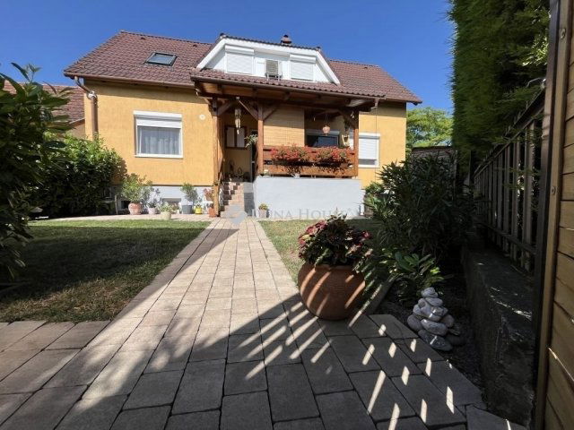 Eladó családi ház, Balatonfűzfőn 124.9 M Ft, 4 szobás
