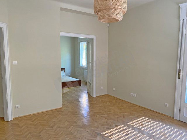 Kiadó téglalakás, albérlet, I. kerületben, Attila úton