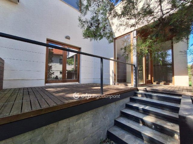 Eladó családi ház, Balatonfüreden 239 M Ft, 5 szobás