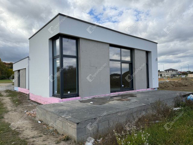 Eladó családi ház, Győrújbaráton 165.9 M Ft, 4 szobás