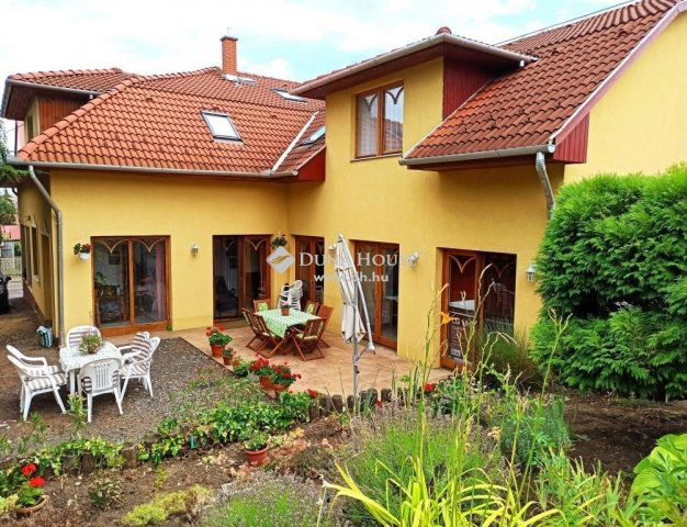 Eladó családi ház, Egerben 169 M Ft, 6 szobás