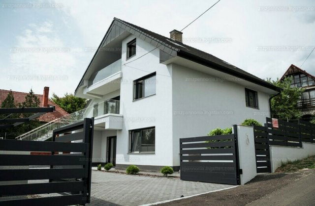 Eladó családi ház, Balatonfüreden, Muskátli utcában 295 M Ft
