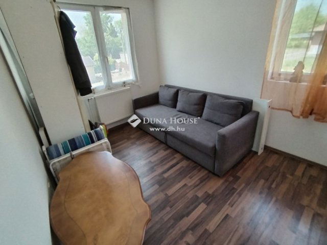 Eladó családi ház, Szigetszentmiklóson 74.9 M Ft, 6 szobás