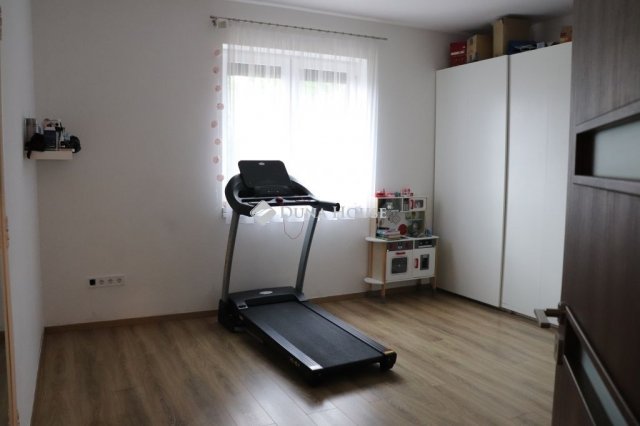 Eladó családi ház, Sukorón 189 M Ft, 5 szobás