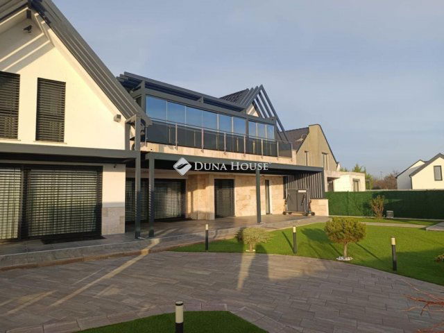 Eladó családi ház, Balatonakaliban 849.9 M Ft, 6 szobás