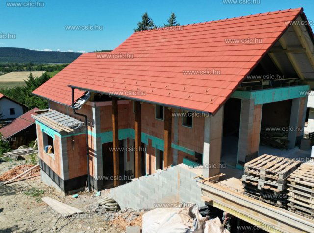Eladó családi ház, Ürömön 239.9 M Ft, 4 szobás