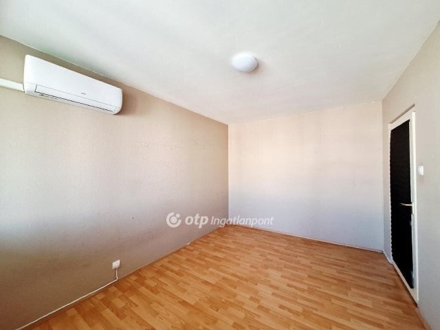 Eladó panellakás, Budapesten, III. kerületben 60 M Ft, 2 szobás
