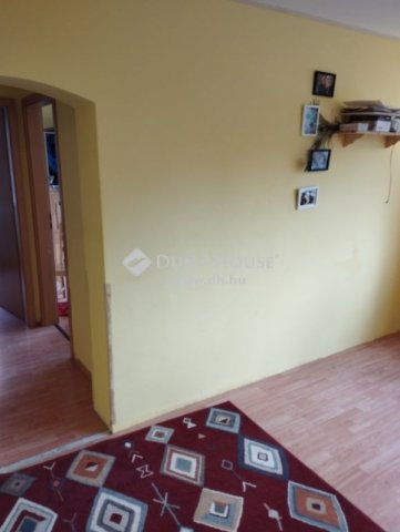 Eladó téglalakás, Tatabányán 54 M Ft, 3 szobás