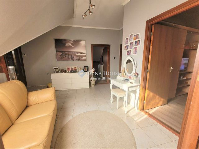 Eladó családi ház, Szigetszentmiklóson 149 M Ft, 5 szobás