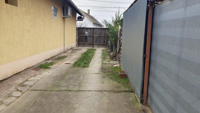 Eladó családi ház, Csongrádon 15 M Ft, 2+1 szobás