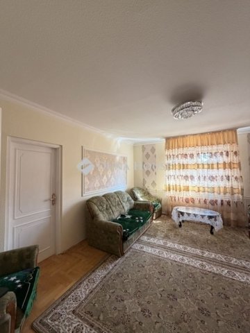 Eladó családi ház, Vecsésen 185 M Ft, 9 szobás