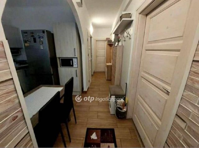 Eladó panellakás, Mohácson 42 M Ft, 2+1 szobás