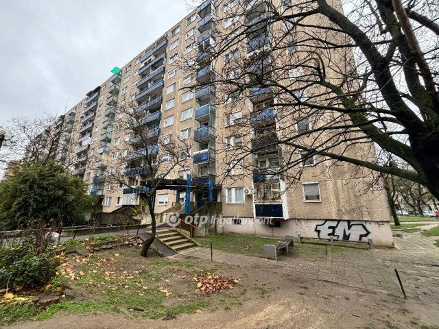 Eladó panellakás, Debrecenben 64.9 M Ft, 3 szobás