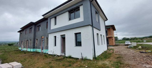 Eladó nyaraló, Balatonföldváron 90 M Ft, 15 szobás