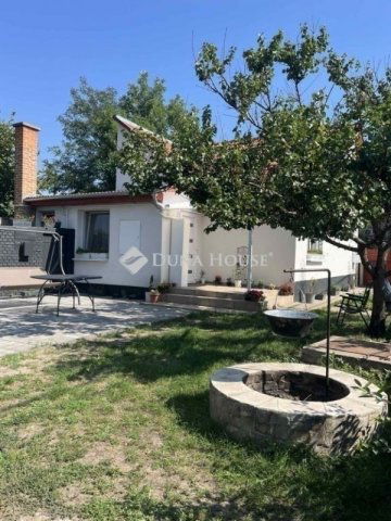 Eladó családi ház, Vecsésen 113.9 M Ft, 3 szobás