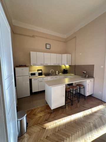 Kiadó téglalakás, albérlet, VI. kerületben, Vörösmarty utcában