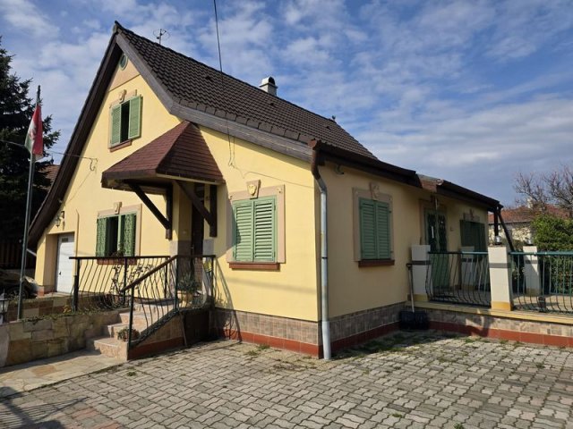 Eladó családi ház, Érden 124.9 M Ft, 5 szobás