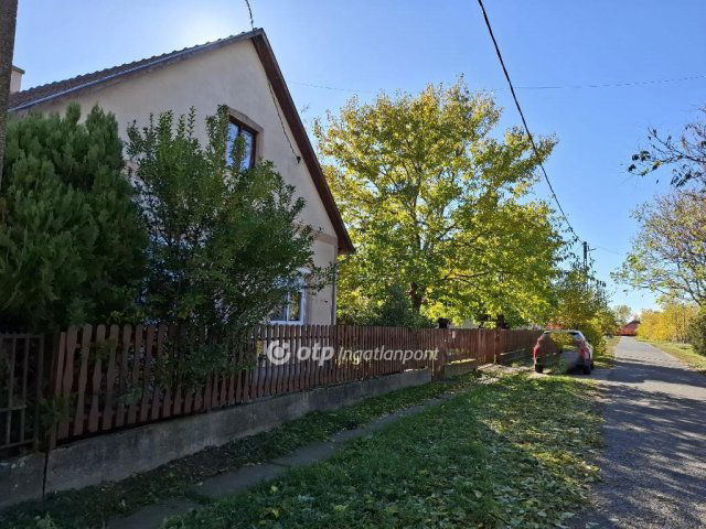 Eladó családi ház, Csökmőn 32 M Ft, 4 szobás