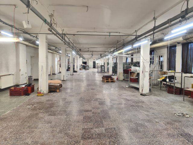 Eladó ipari ingatlan, Tatán 266.7 M Ft / költözzbe.hu