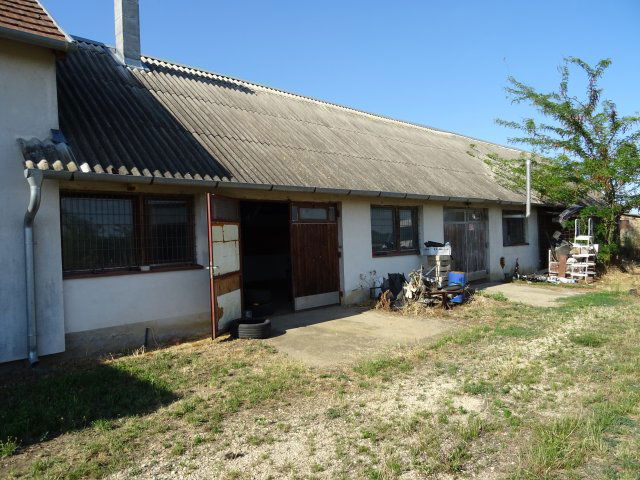Eladó családi ház, Csempeszkopácson 59.9 M Ft, 5 szobás