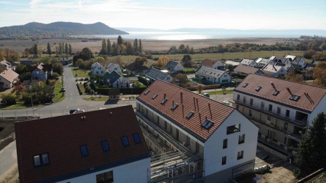 Eladó téglalakás, Aszófőn 73.1 M Ft, 2 szobás