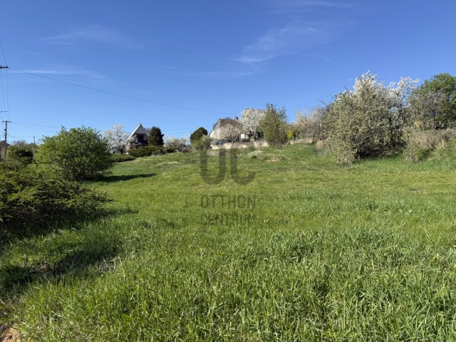 Eladó telek, Pécsett, Mélyút dűlőn 3.5 M Ft