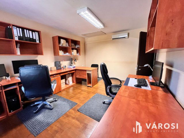 Eladó családi ház, Debrecenben 135.9 M Ft, 6 szobás