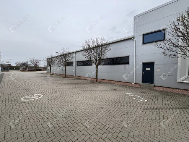 Kiadó ipari ingatlan, Székesfehérvárott 1414 E Ft / hó