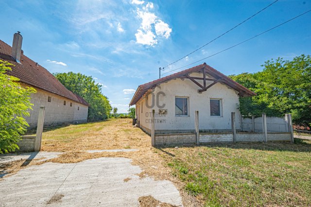 Eladó családi ház, Sárpilisen 16 M Ft, 2 szobás