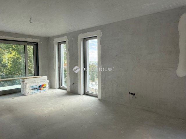 Eladó téglalakás, Pécsett 120 M Ft, 3 szobás