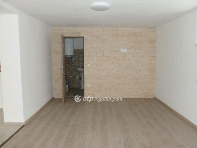 Eladó családi ház, Zalaszentgróton 35.9 M Ft, 2 szobás