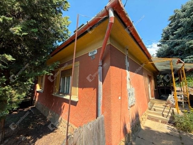 Eladó családi ház, Pilisen 42.5 M Ft, 2 szobás