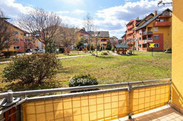 Eladó téglalakás, Szigetszentmiklóson 69.9 M Ft, 2 szobás