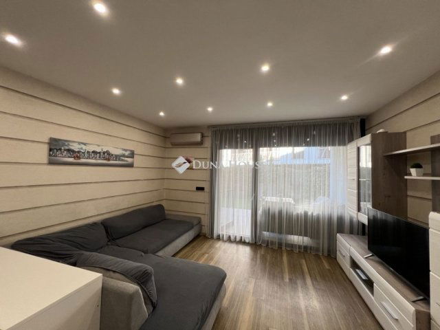 Eladó téglalakás, Debrecenben 140 M Ft, 3 szobás