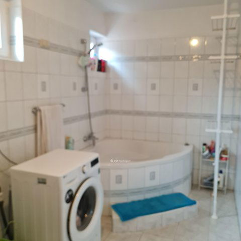 Eladó családi ház, Tapolcán 149 M Ft, 4+3 szobás