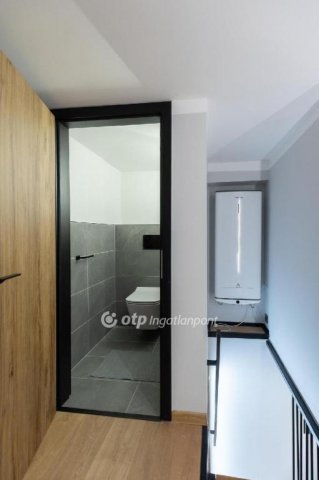 Eladó téglalakás, Budapesten, VI. kerületben 64.9 M Ft, 2 szobás