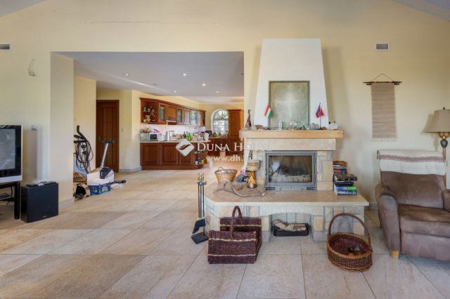 Eladó családi ház, Erdőkertesen 325 M Ft, 5 szobás