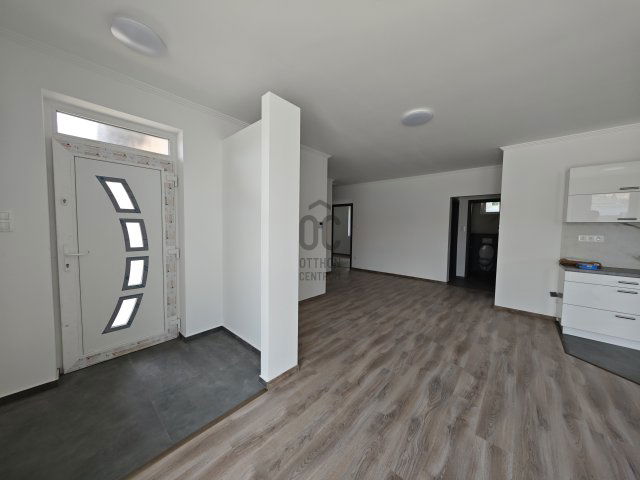 Eladó ikerház, Szigetszentmiklóson 89.9 M Ft, 4 szobás