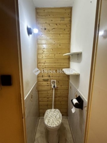 Eladó panellakás, Pécsett 42.9 M Ft, 2 szobás