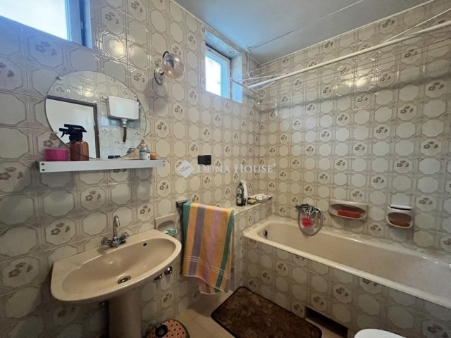 Eladó családi ház, Budapesten, IV. kerületben 143.5 M Ft