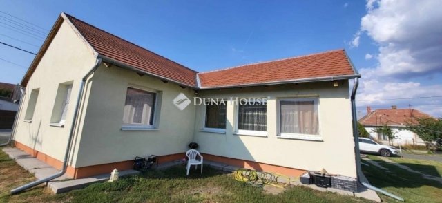 Eladó családi ház, Jászfényszarun 50 M Ft, 5 szobás