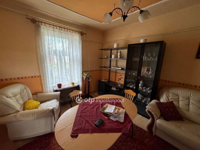 Eladó családi ház, Kisteleken 29.99 M Ft, 2 szobás