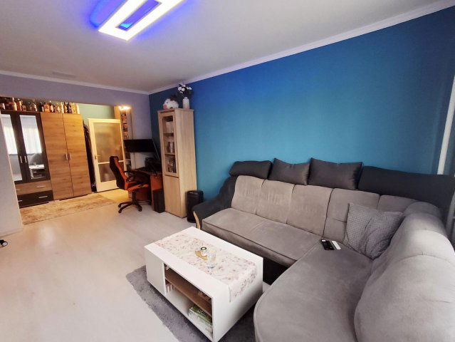 Eladó panellakás, Tatabányán 39.9 M Ft, 2+2 szobás