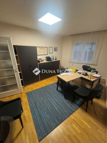 Eladó téglalakás, Debrecenben 100 M Ft, 3 szobás