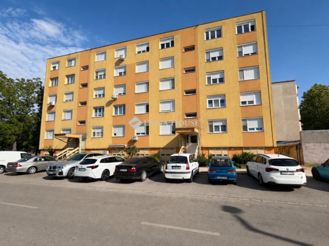 Eladó panellakás, Kecskeméten 46.9 M Ft, 2 szobás