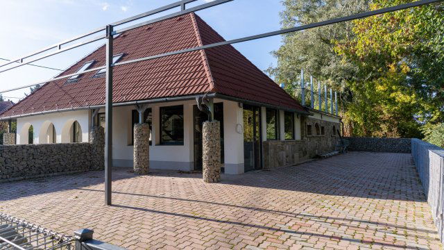 Eladó üzlethelyiség, Tahitótfalun 279 M Ft