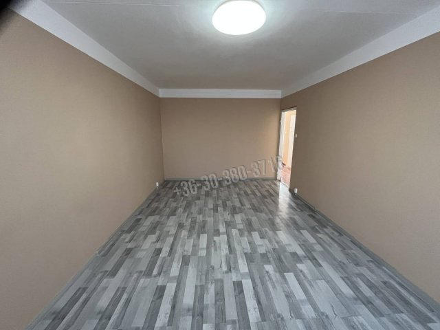 Eladó panellakás, Dunaújvárosban 29.8 M Ft, 2 szobás